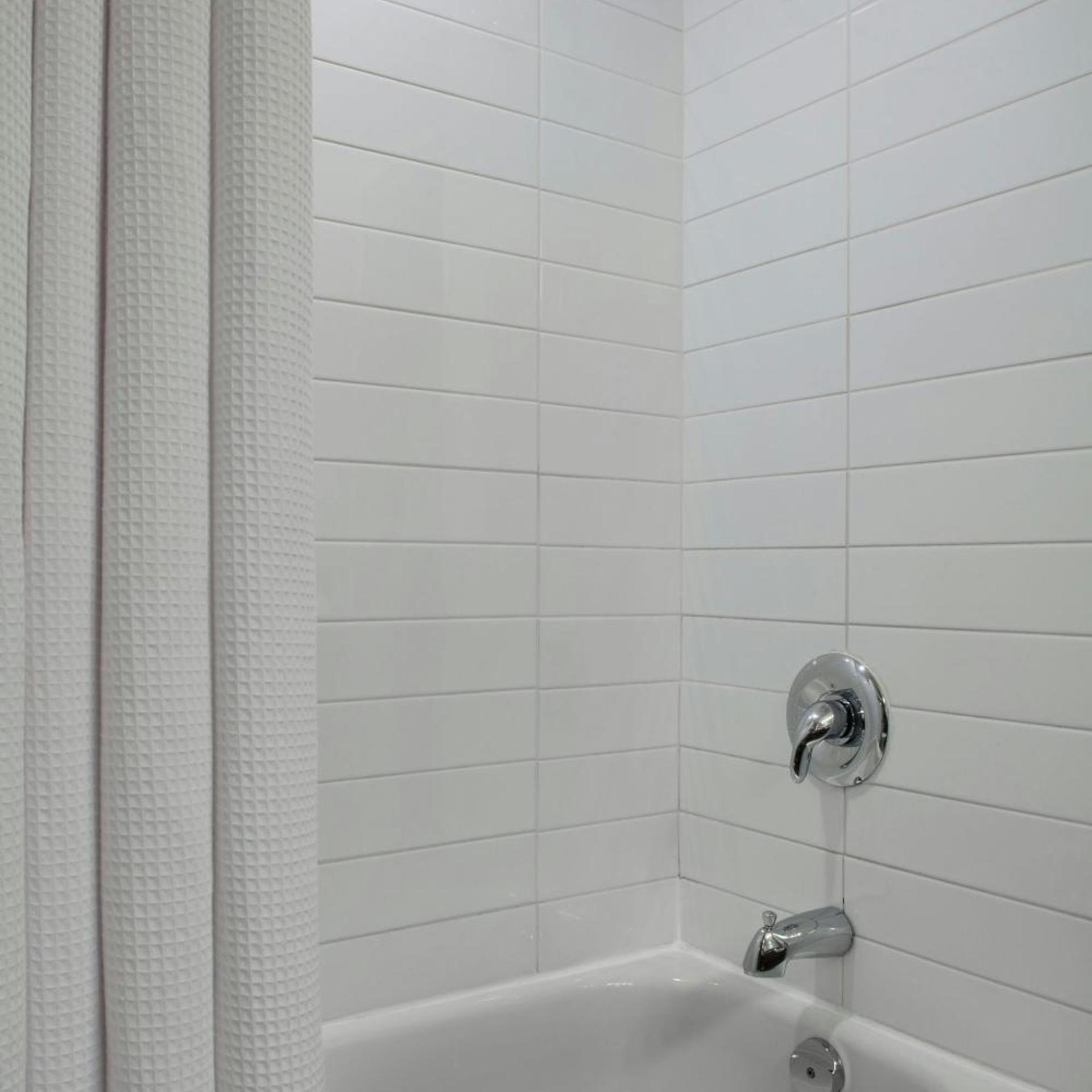 Room, King Bed, Delta Hotels By Marriott Beausejour 3/3