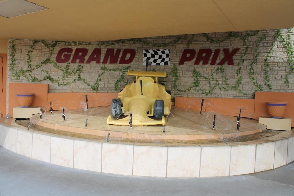 Grand Prix Motel on the Beach 10/48
