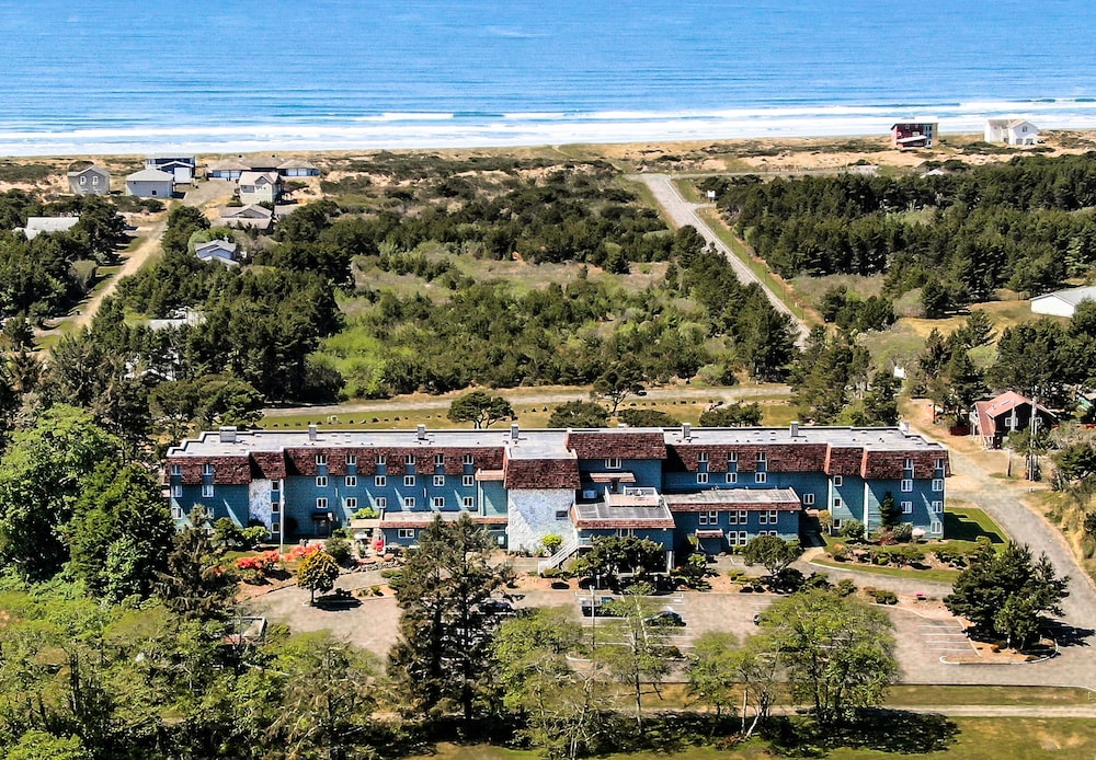 Chateau Westport Resort 6/63