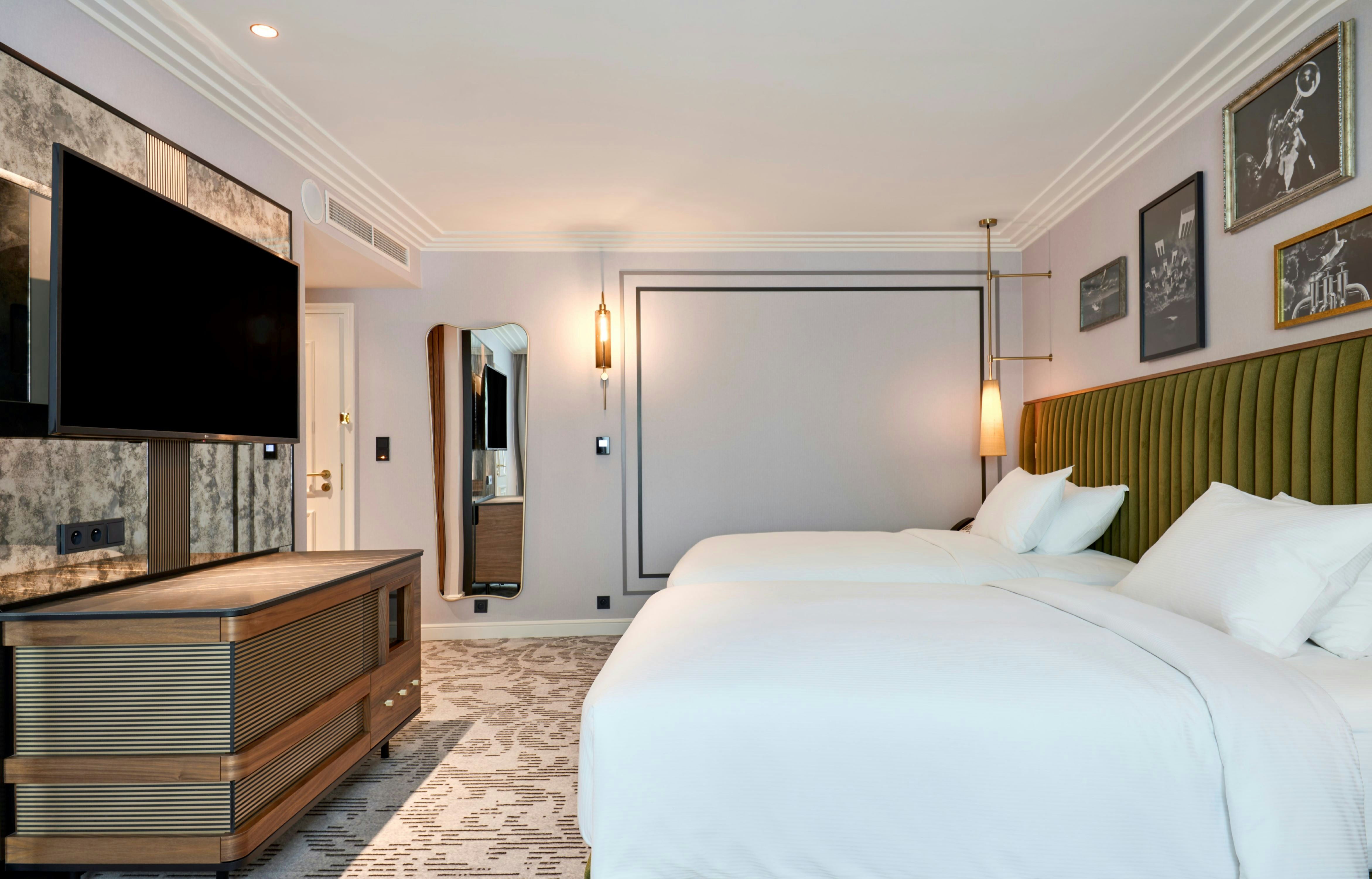 COURTYARD, 2 DOUBLE BEDS