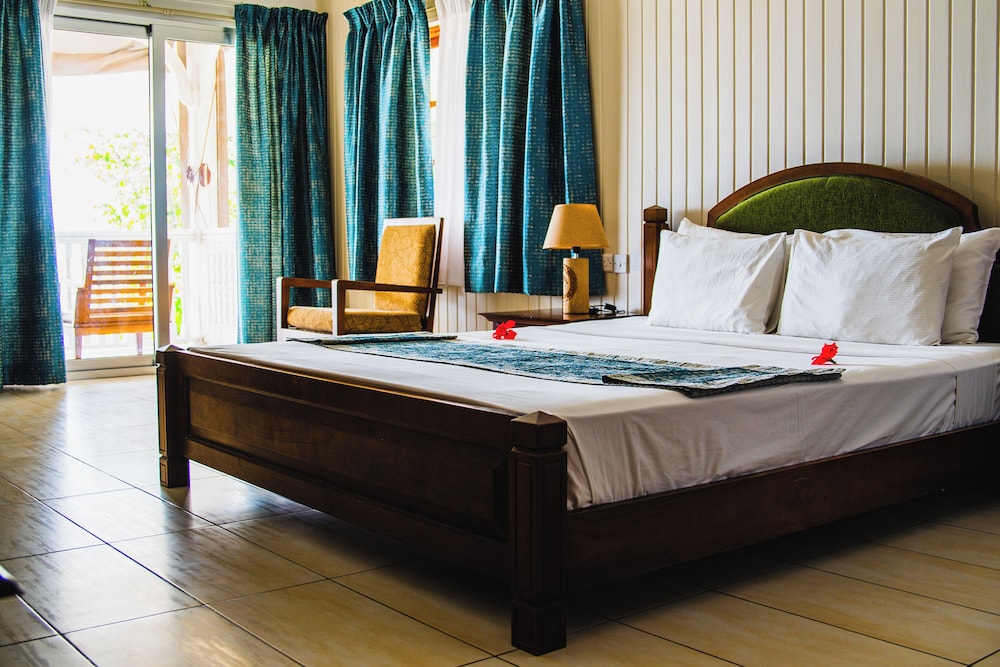 2 BEDROOMS, BEACH HOUSE