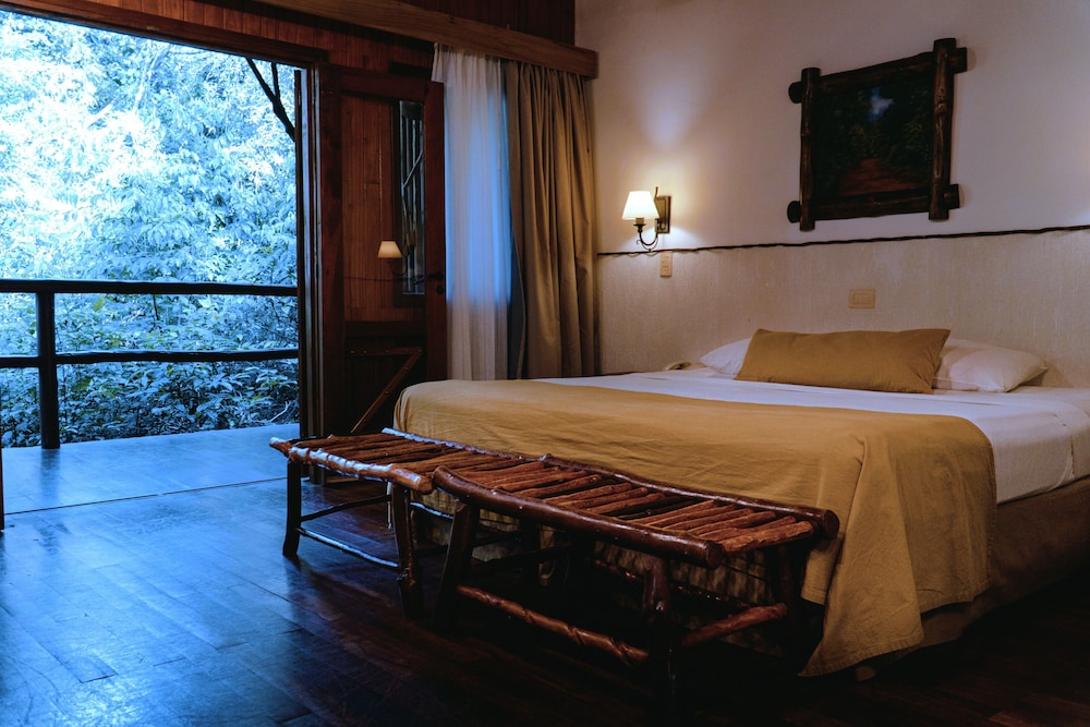 STANDARD, KING BED