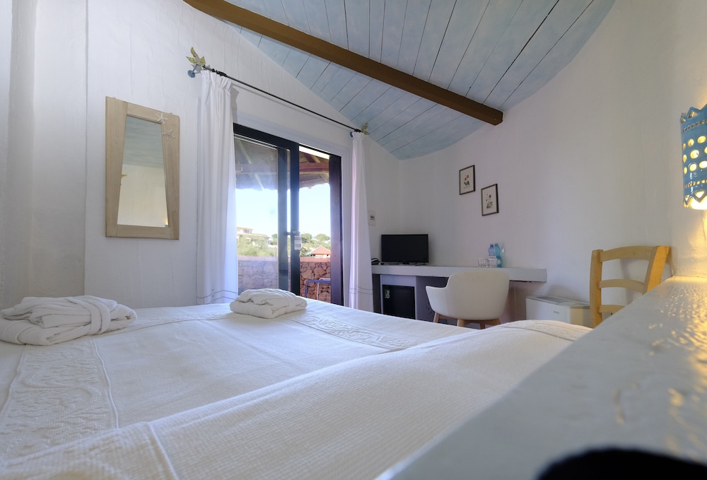 Hotel Resort And Spa Baia Caddinas 8/50