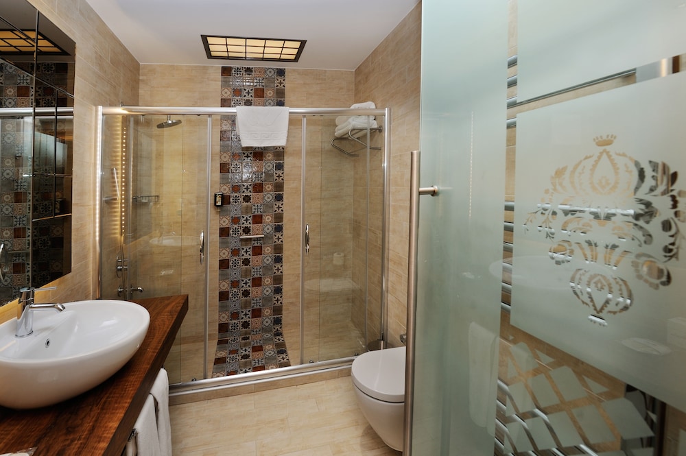 Collage Pera Hotel 29/30