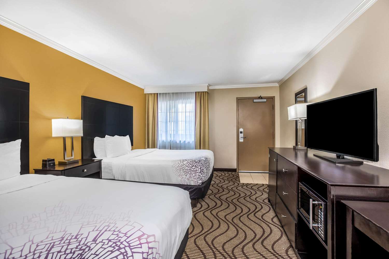 La Quinta Inn and Suites by Wyndham Carlsbad Legoland Area 14/22