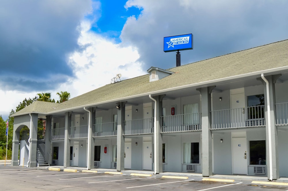 Days Inn by Wyndham Hardeeville Near Hilton Head 1/50