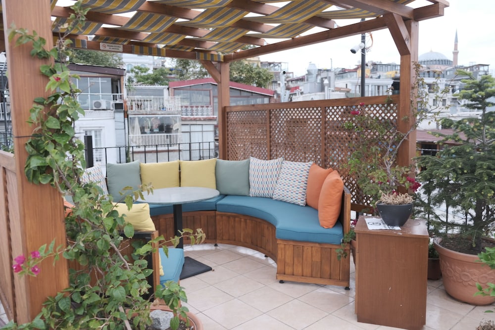 Agora Guesthouse & Hostel 47/70