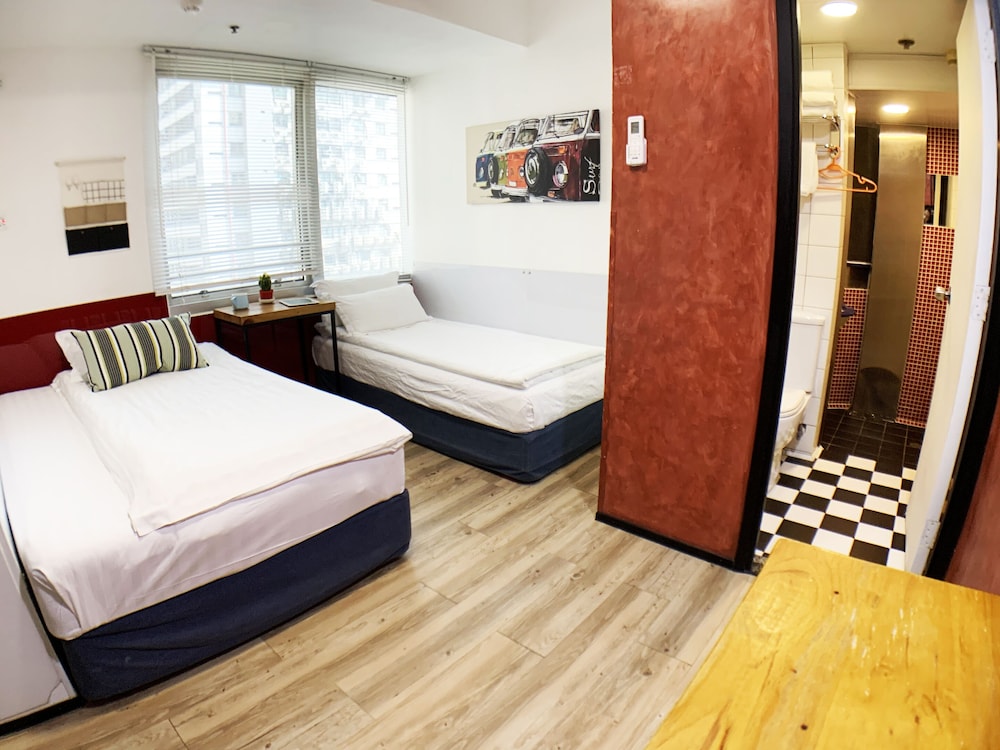 Deluxe, 1 Double and 1 Single Bed