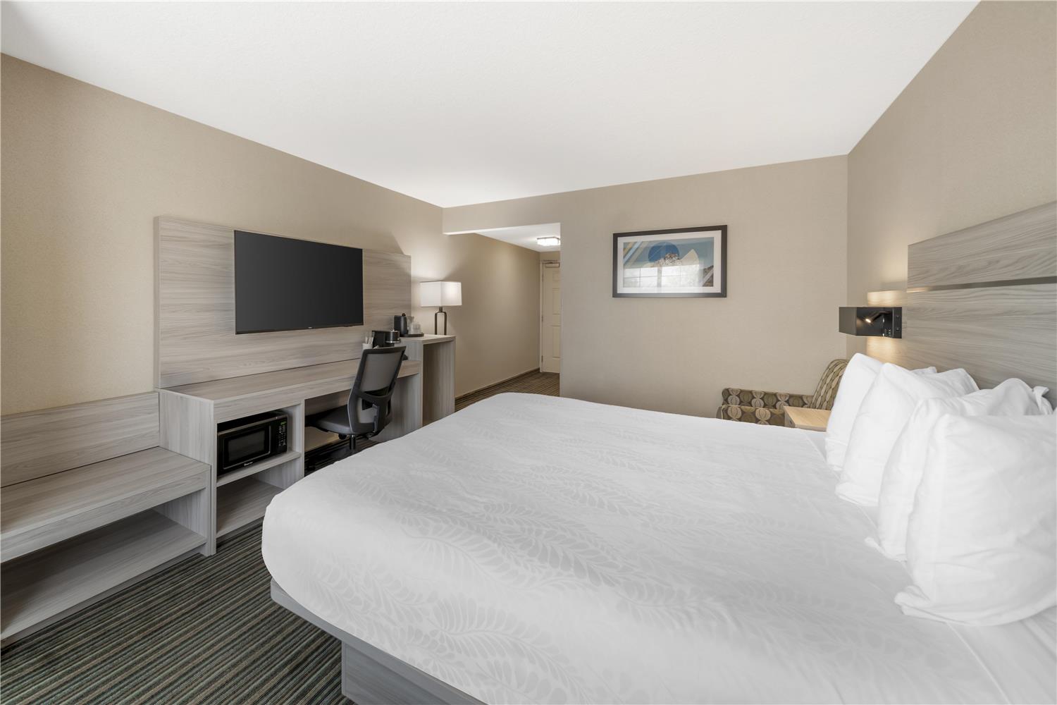 Room, King Bed, Bathtub, Accessible, Best Western Plus Twin View Inn & Suites 2/4