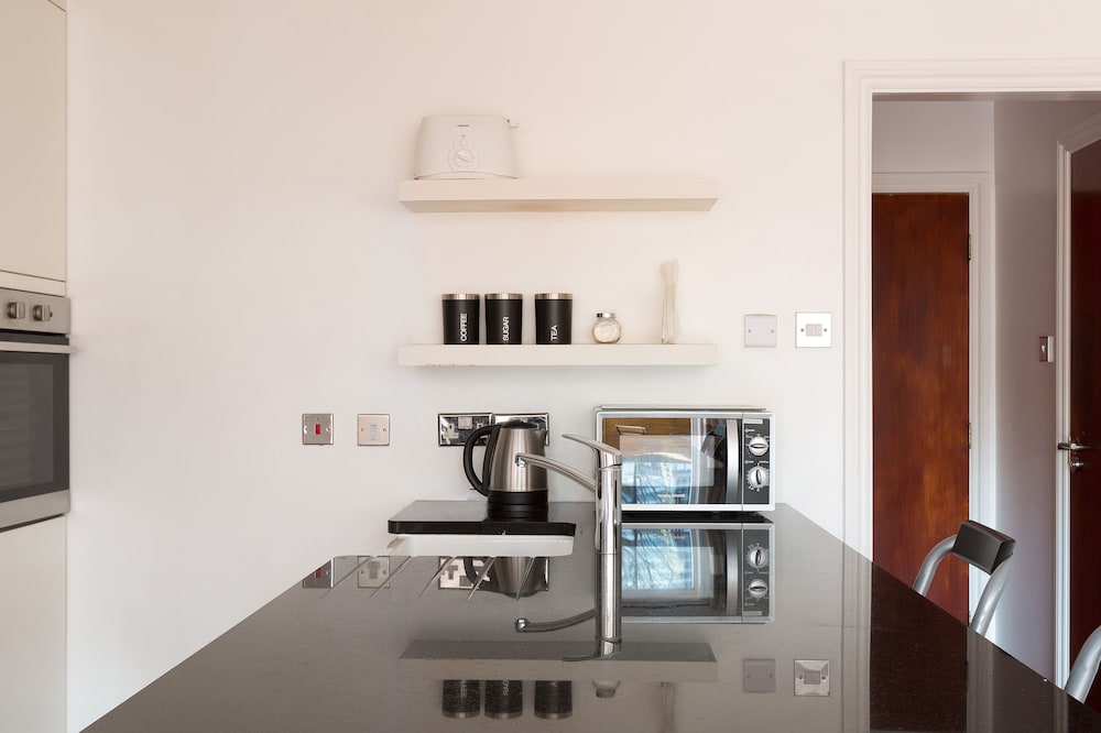 Canary Wharf Studios 36/50