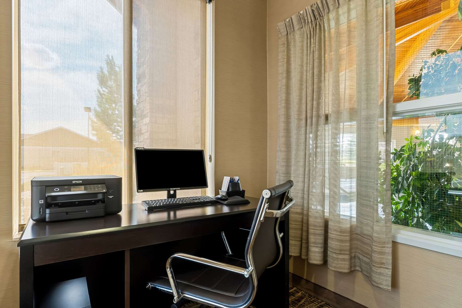 Comfort Inn & Suites Near University Of Wyoming 38/40