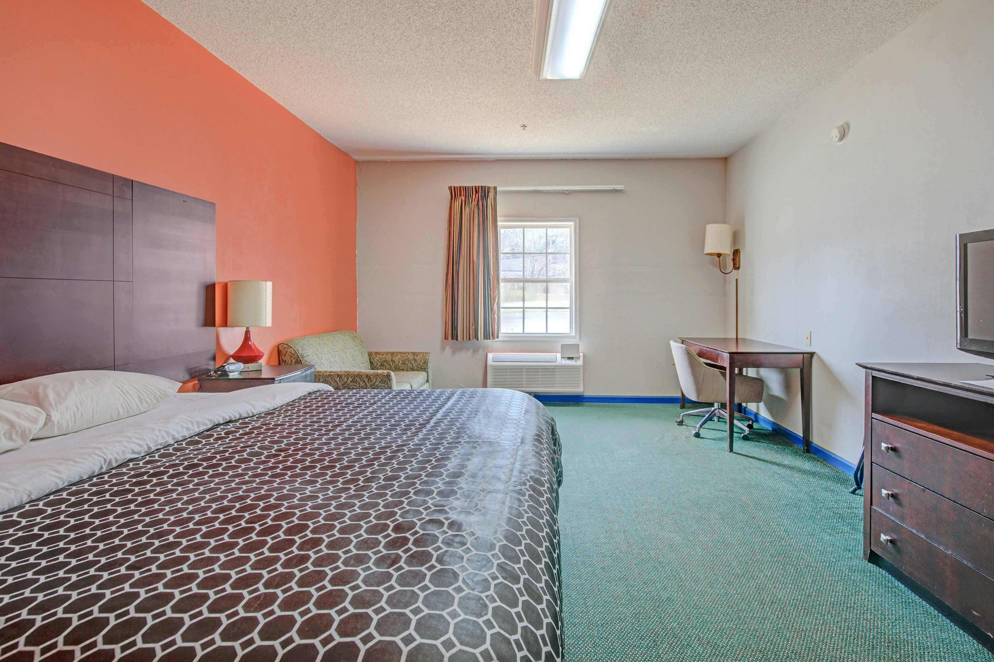Plantation Inn & Suites Near Locust Grove I 75 9/34