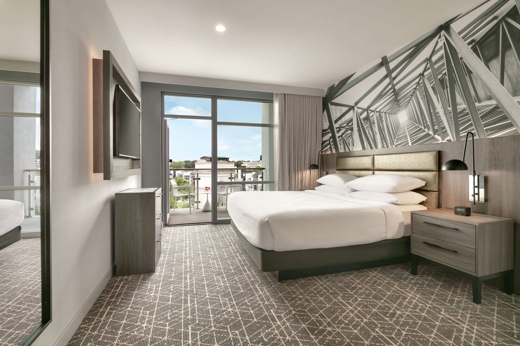 SUITE, KING BED, BALCONY, CORNER