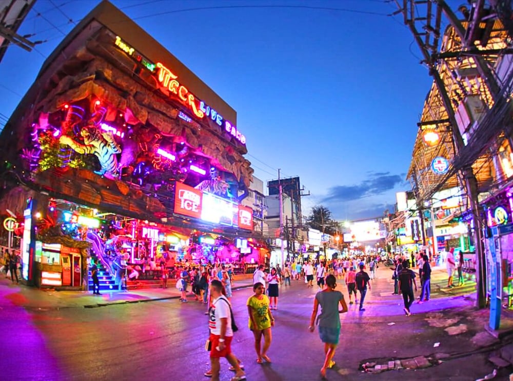 MALIN PATONG HOTEL 48/58