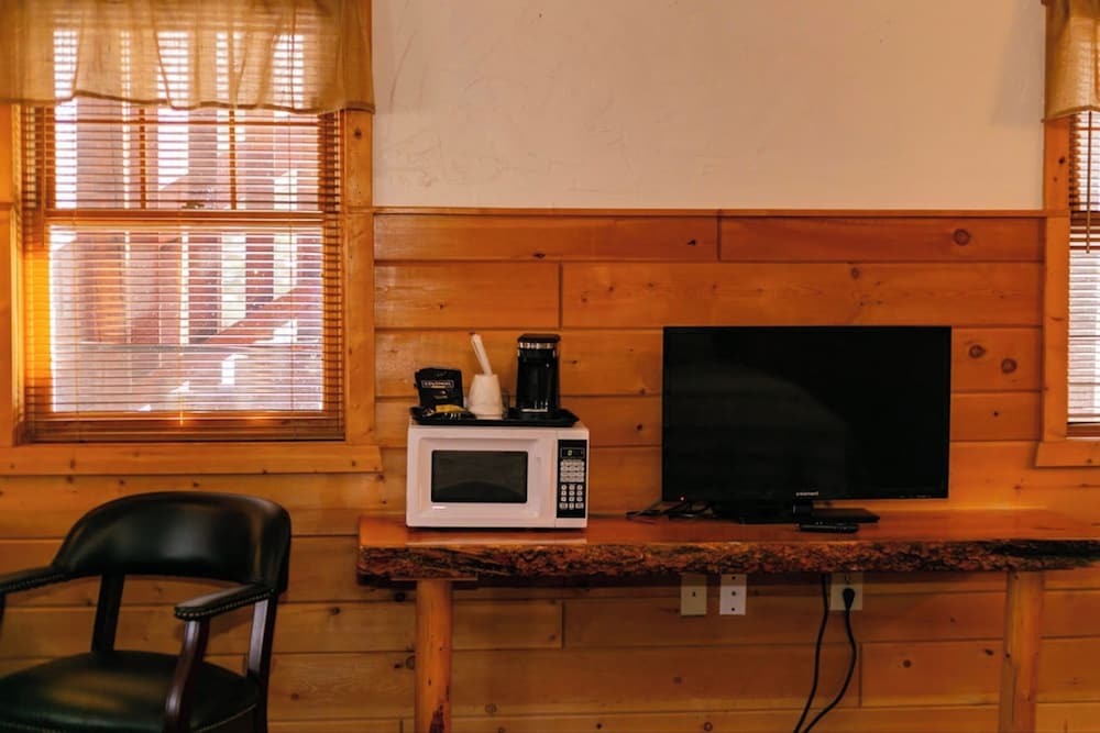 Chinook Winds Motel 64/76