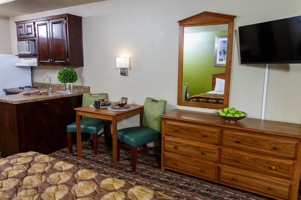 Extended Stay Airport 30/50