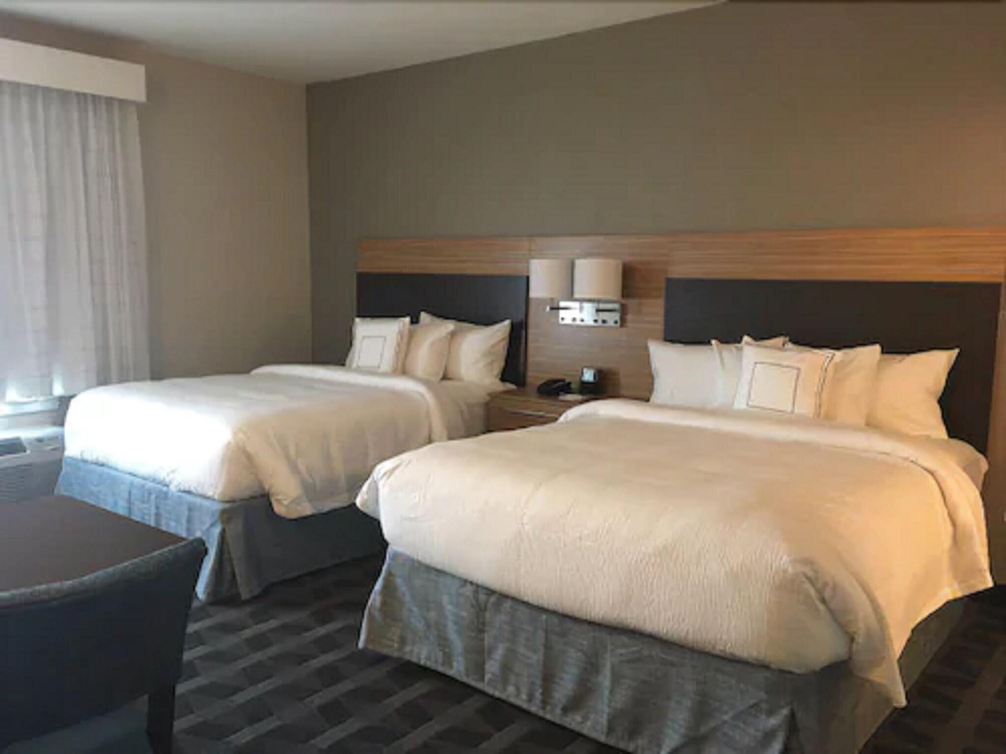 Studio, Queen Bed, Accessible