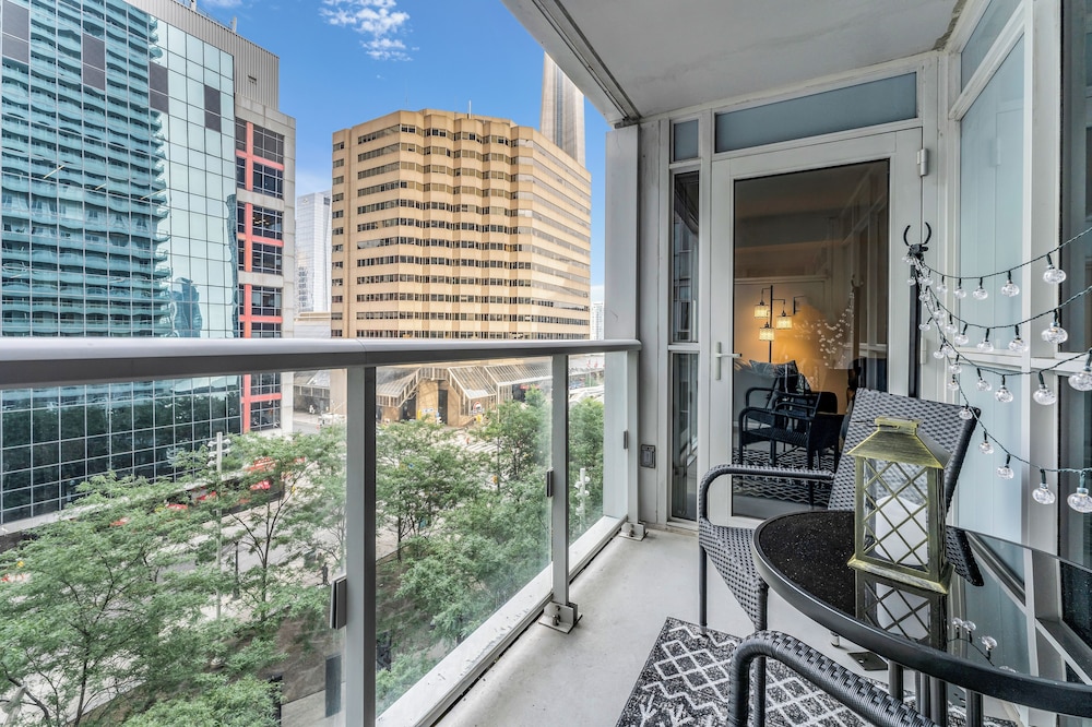 Grand Royal Condos - Cn Tower 40/71