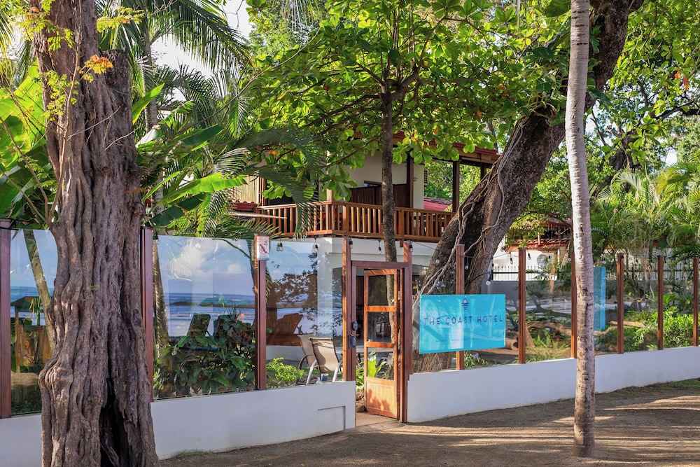 The Coast Beachfront Hotel 39/50
