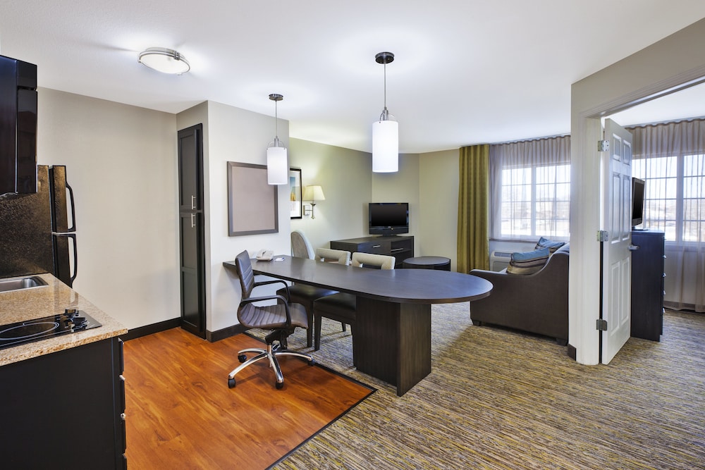 Candlewood Suites Indianapolis Airport 28/31