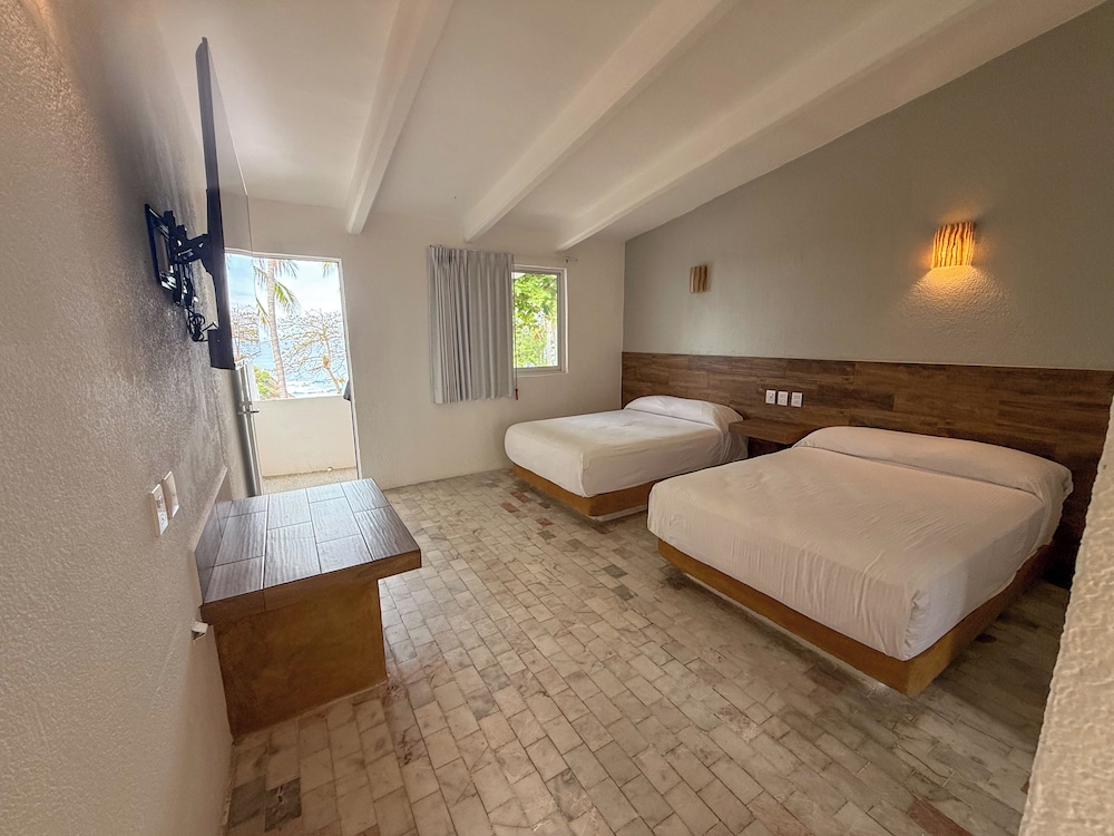 STANDARD, 2 DOUBLE BEDS, PARTIAL OCEAN VIEW