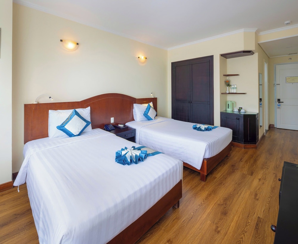 SUPERIOR, TWIN BEDS, SEA VIEW