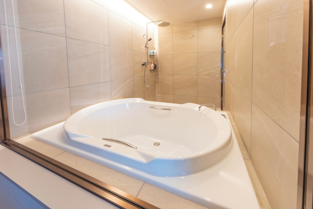 Hotel Springs Makuhari Premier 66/66