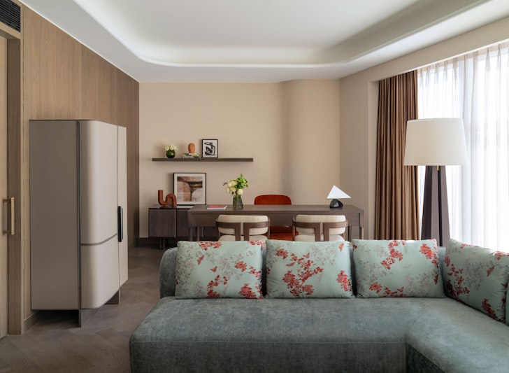 Conrad Urumqi 28/43