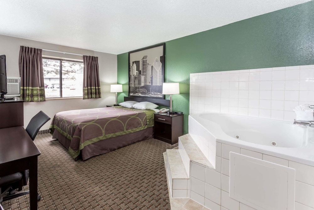 Super 8 by Wyndham Mundelein/Libertyville Area 16/45