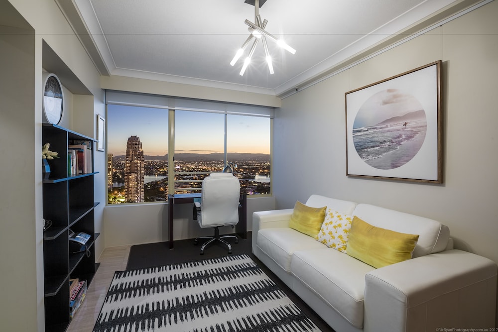 Contessa Condominiums 17/50