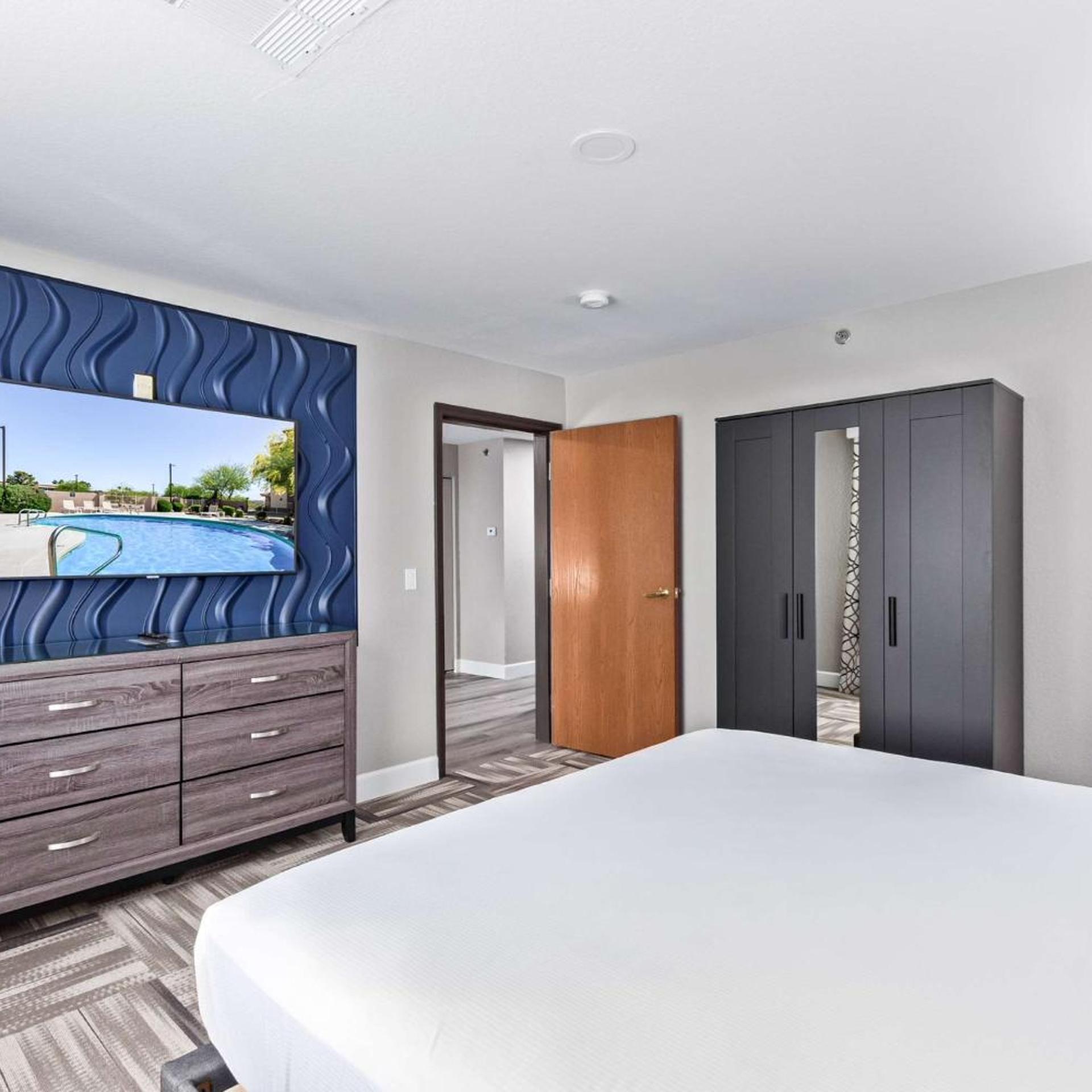 Presidential, Suite, King Bed, Sofa, Fountain Park Hotel, BW Signature Collection 3/7