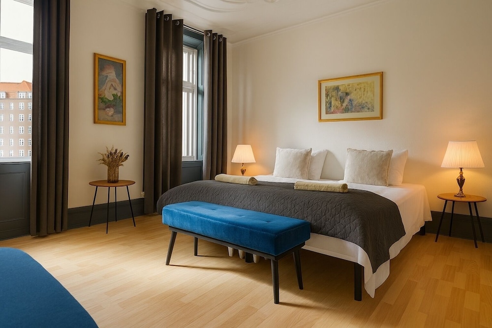 جناح جونيور، Hotel Amager 2/10