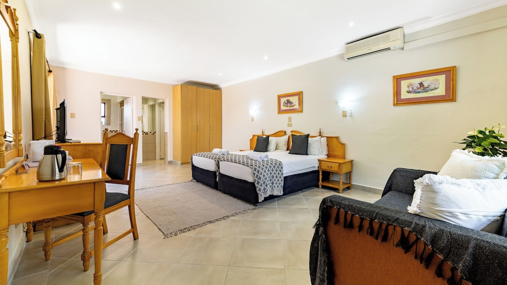 Hotel Numbi and Garden Suites 27/63