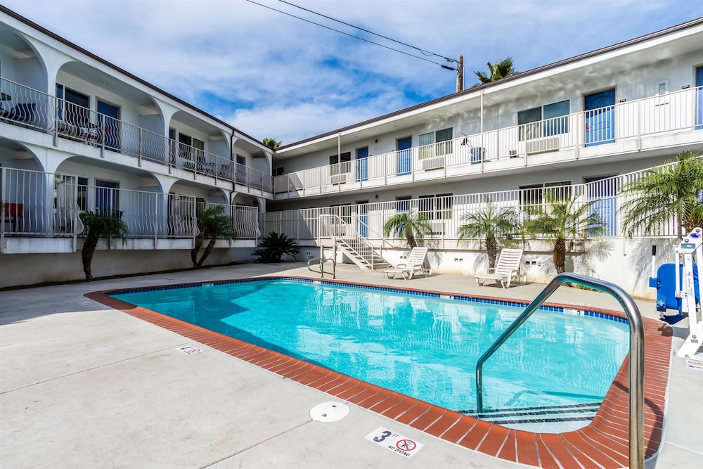 Motel6 Oceanside, CA - Marina 7/32