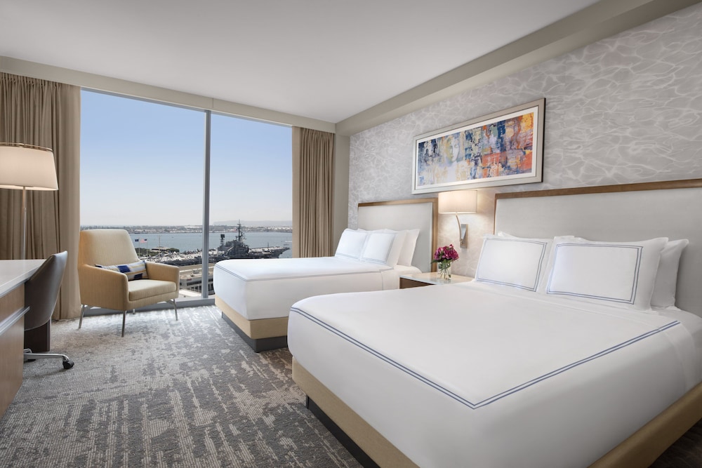 Premium, 2 Queen Beds, Water View