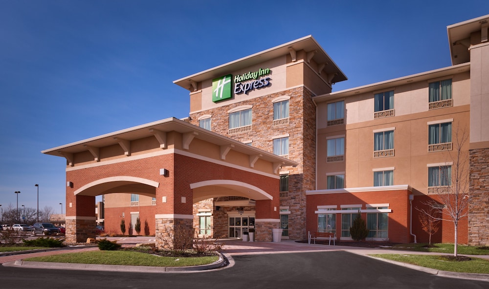 Holiday Inn Express Suites Overland Park 3/60