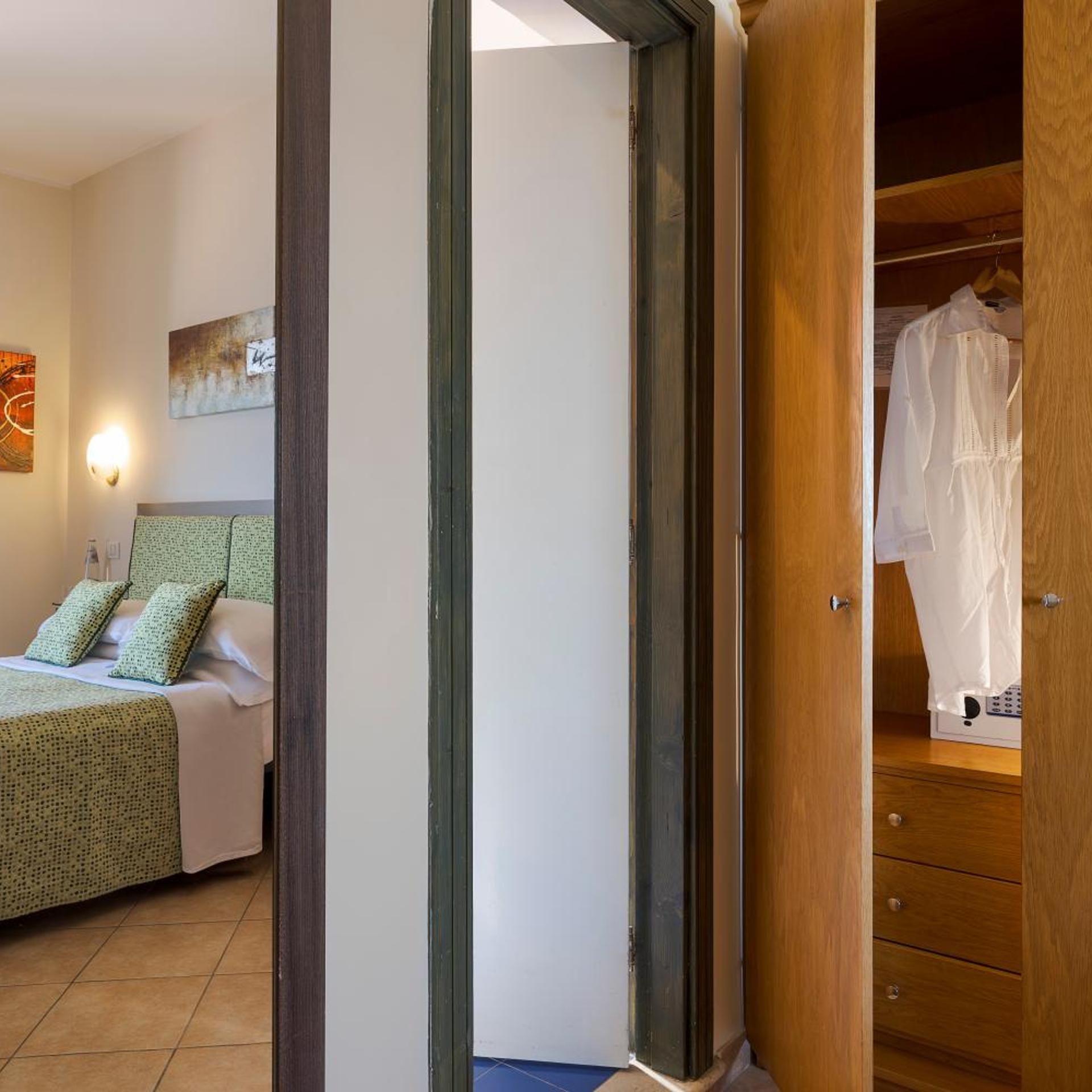 غرفة قياسية بسرير مزدوج بإطلالة على البحر، Hotel La Pensione Svizzera 9/9