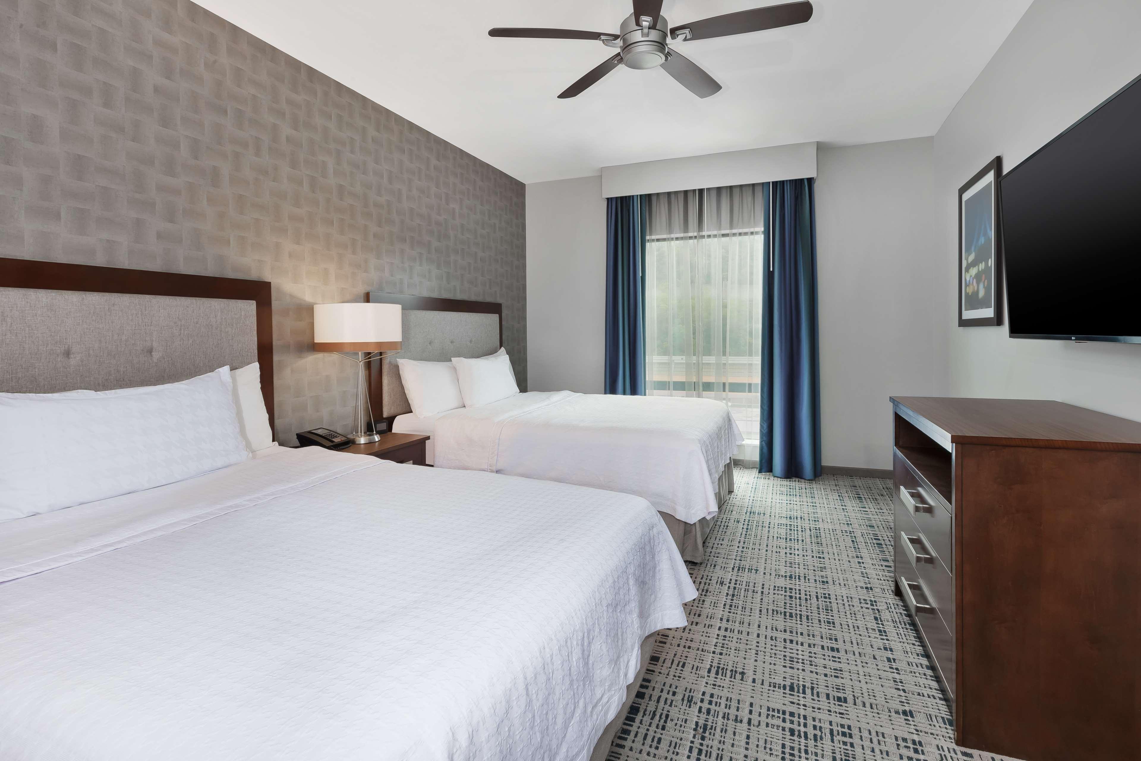 2 BEDROOMS, SUITE, 1 KING OR 2 QUEEN BEDS, 2 BATHROOMS