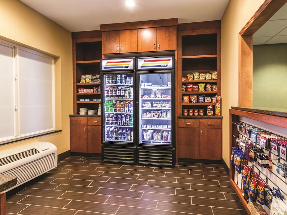 La Quinta Inn & Suites by Wyndham Fargo-Medical Center 37/60