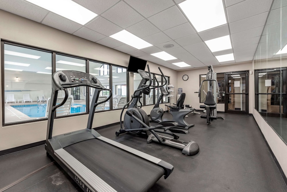 Comfort Inn & Suites Warsaw near US-30 27/44
