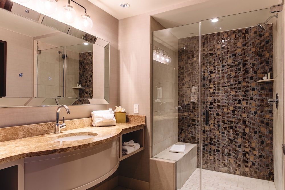 Spa, Premium, King Bed, Blue Tower, Smoking، Blue Chip Casino Hotel And Spa 5/5