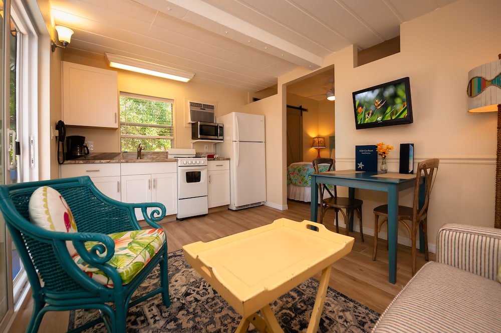 Cedar Cove Resort & Cottages 61/78