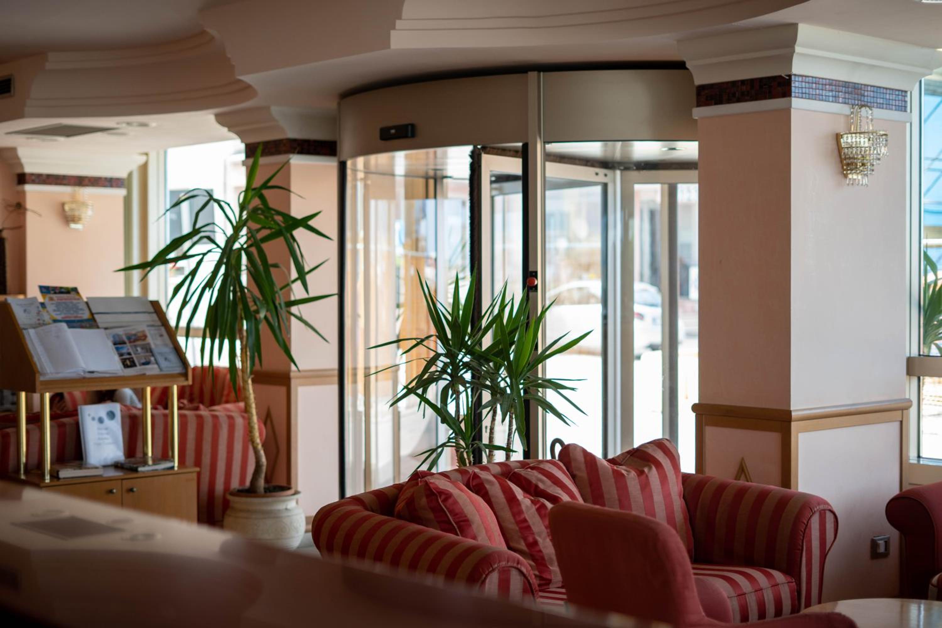 Hotel Mondial 28/48