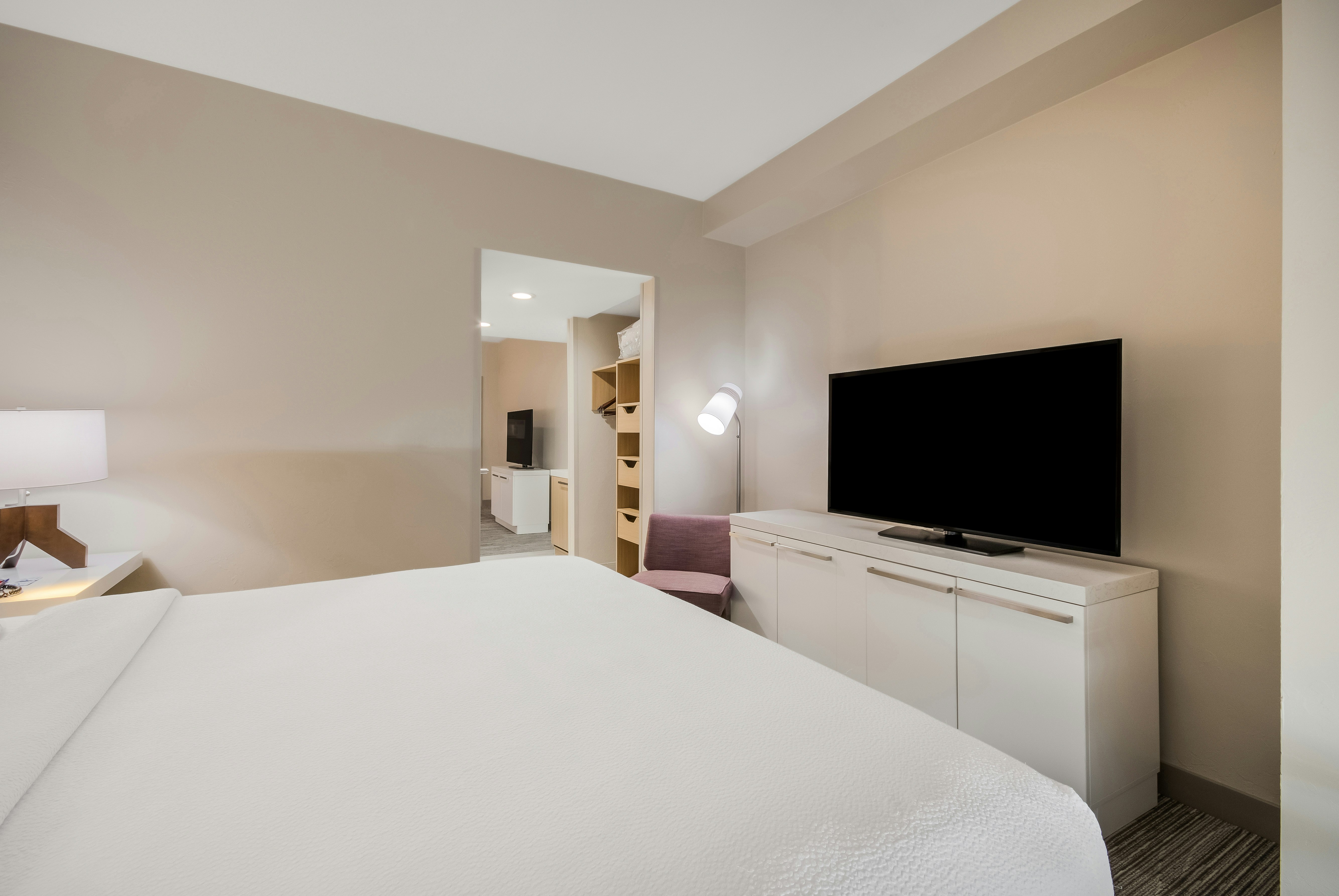 ROOM, KING BED, SOFA