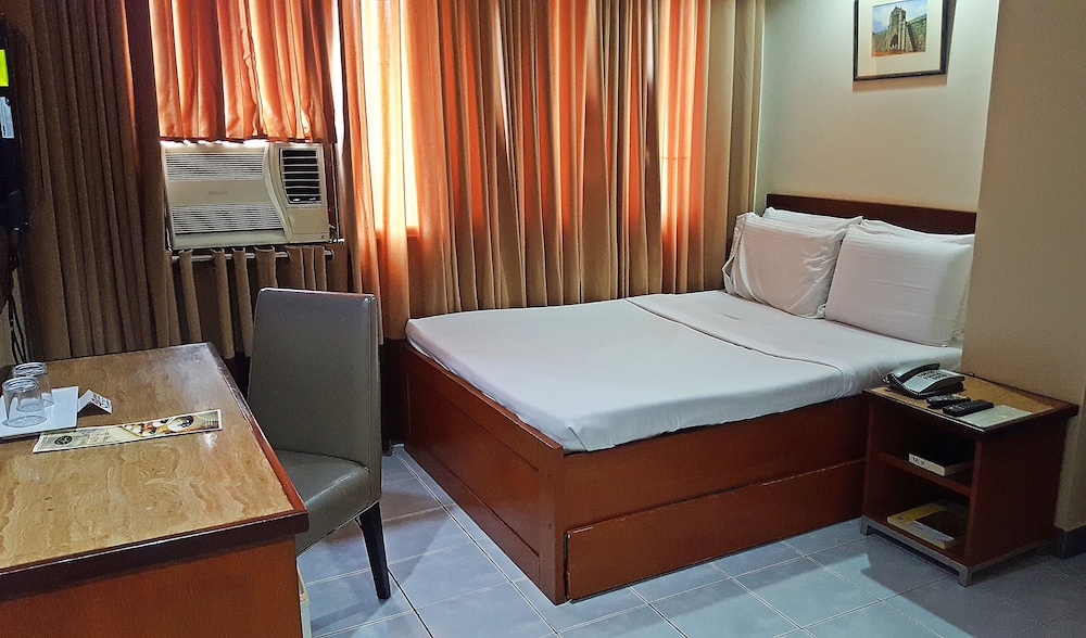 Golden Valley Hotel 36/67