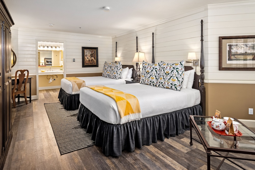 Deluxe, 2 Queen Beds, Main Building