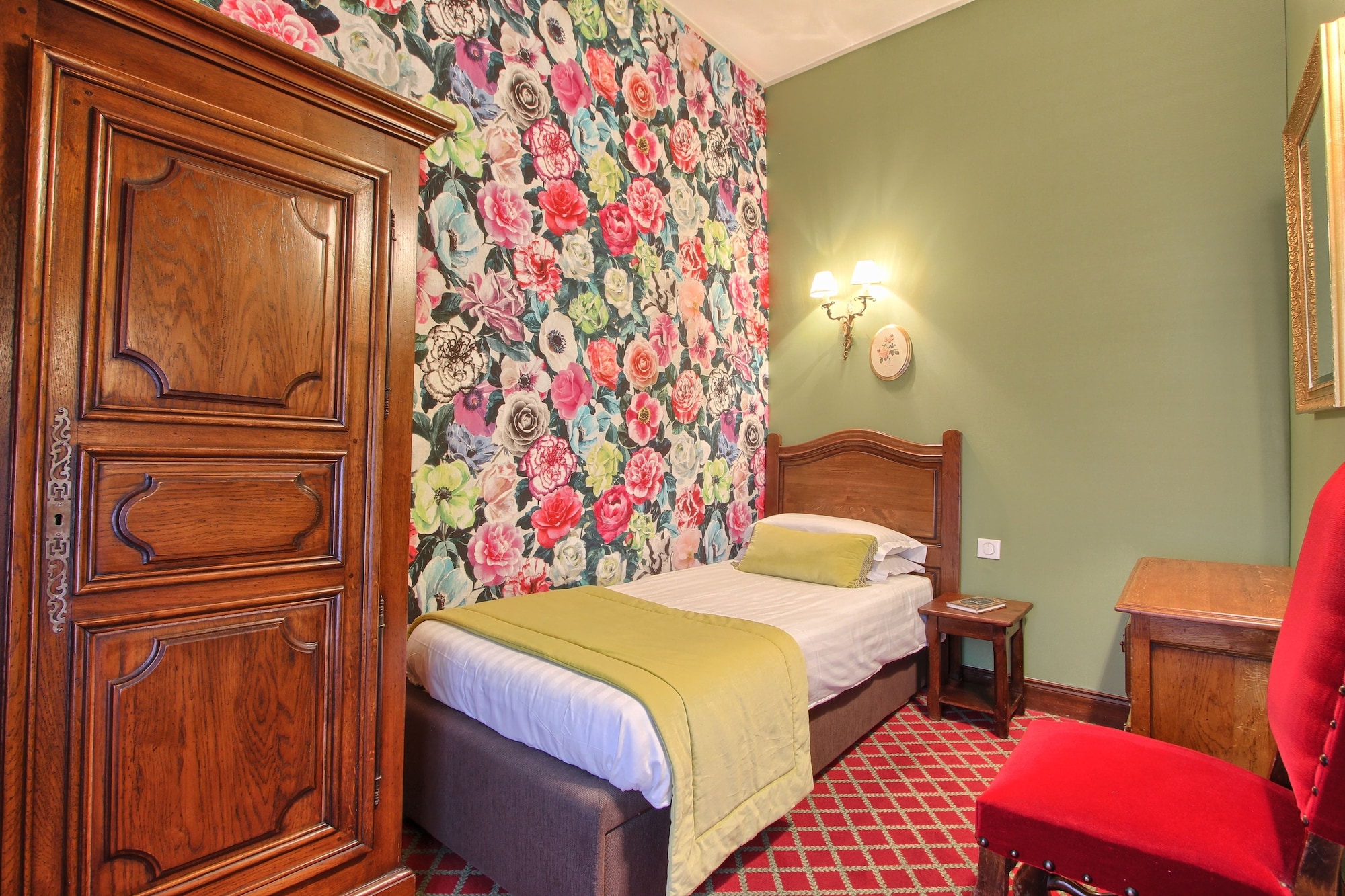 ROOM, TRIPLE, 3 BEDS
