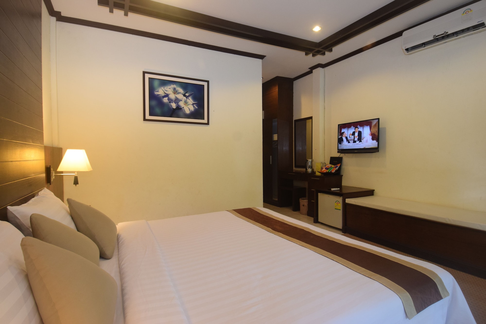 DELUXE, DOUBLE BED, GARDEN VIEW