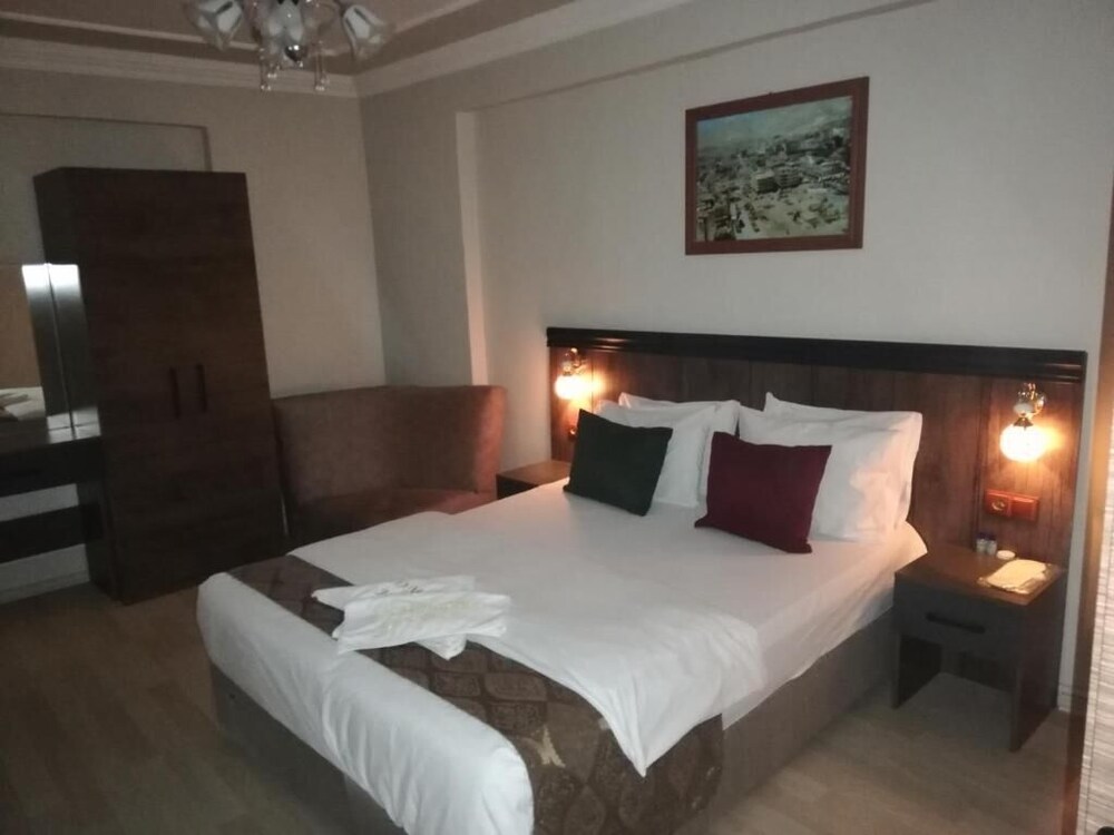 Comfort Suites Hotel 8/50