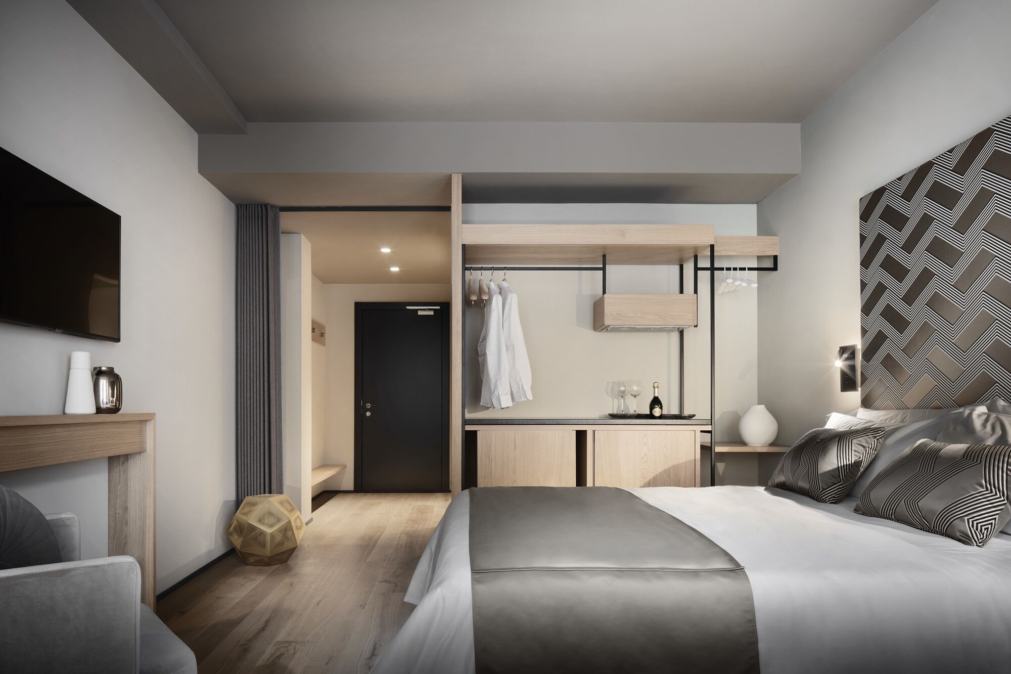 DELUXE, DOUBLE BED